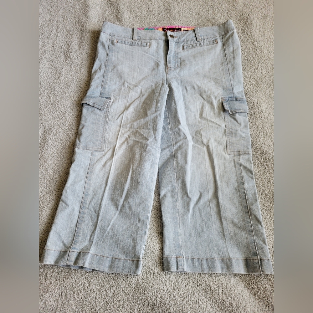 Jones Wear Light Gray Capris